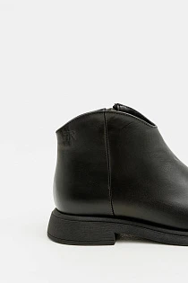 Petra black