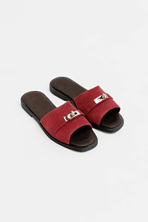 Britni red