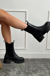Runa black