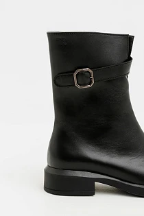 Arina black