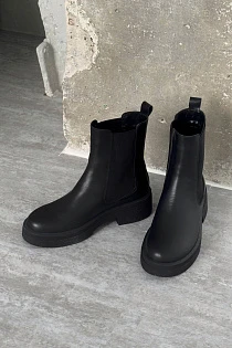 Chelsea black
