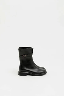 Arina black