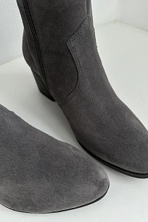 Kortni graphite
