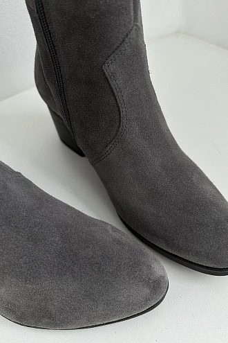 Kortni graphite