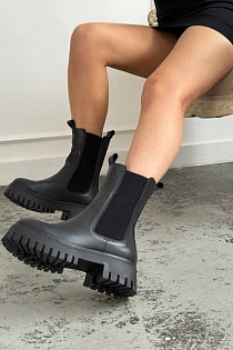 Runa black