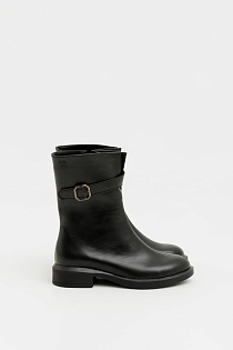 Arina black