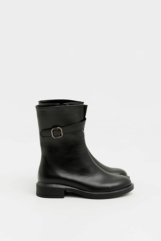 Arina black