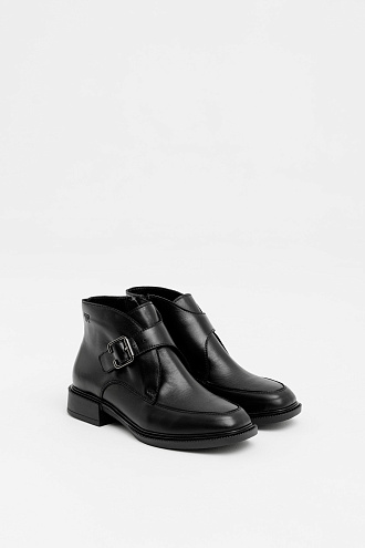 Scarlet black