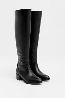 Liora black