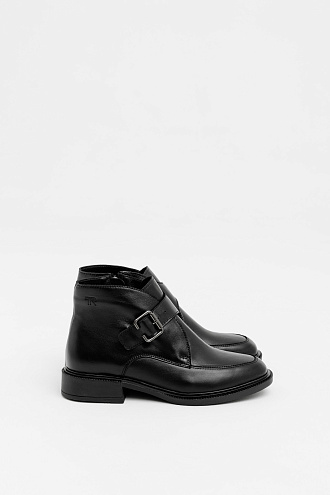 Scarlet black
