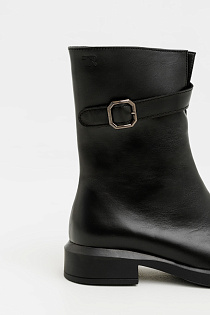 Arina black