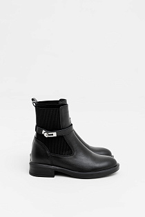 Vivienne black