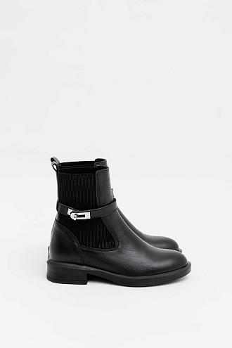 Vivienne black