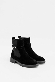 Vivienne v.black