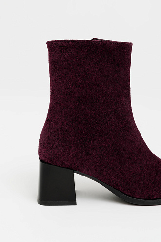Amelia burgundy