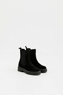 Chelsea v.black