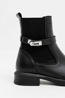 Vivienne black