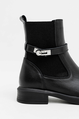 Vivienne black