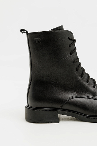 Tifani black