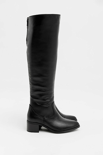 Liora black
